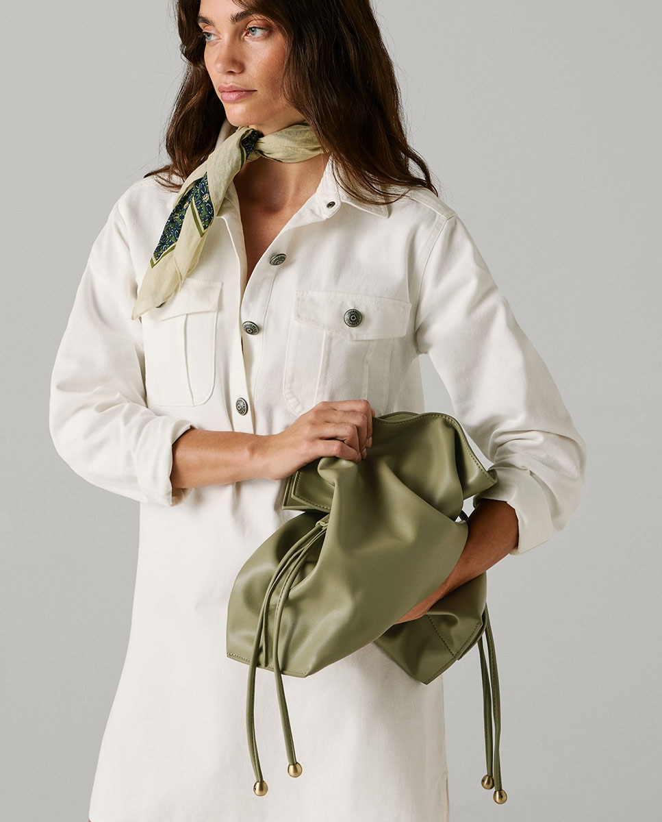 Mala Hobo Gwendolyn com Fecho Magnético e Alça de Corrente Verde-claro-5