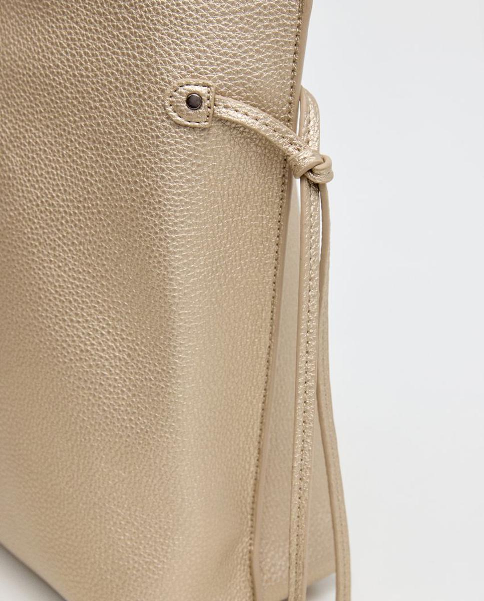 Mala Shopper Audrey Script com Fecho Magnético, Vários Compartimentos, Alça Dupla e Logótipo Clássico à Frente Ouro-4