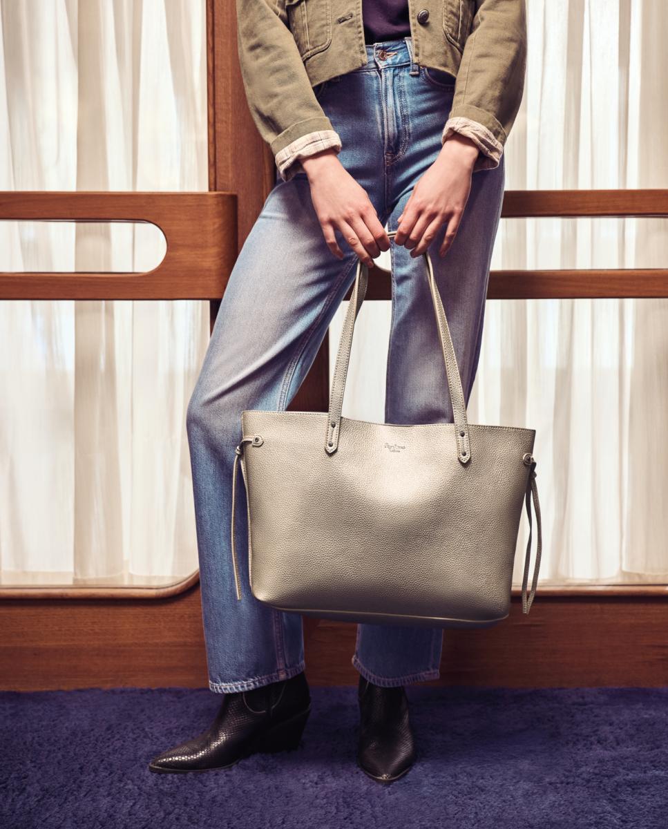 Mala Shopper Audrey Script com Fecho Magnético, Vários Compartimentos, Alça Dupla e Logótipo Clássico à Frente Ouro-6