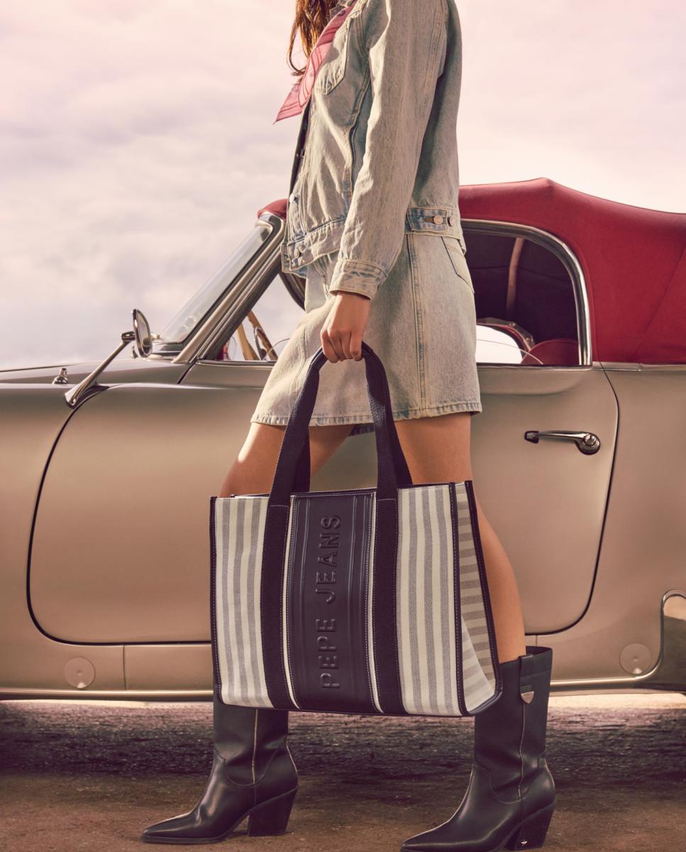 Mala Shopper Audrey Script com Fecho Magnético, Vários Compartimentos, Alça Dupla e Logótipo Clássico à Frente Ouro-8