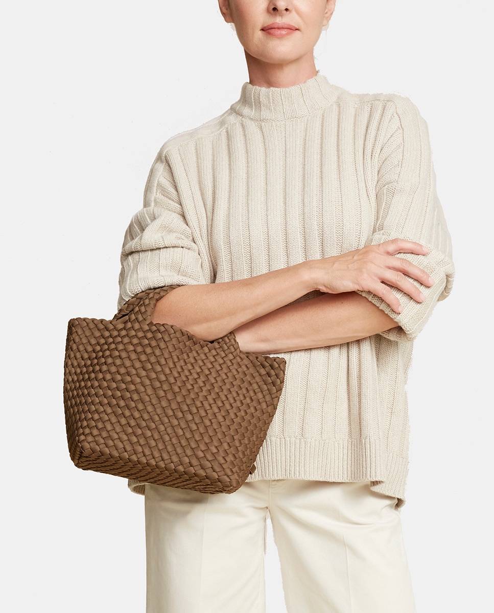 Mala Tipo Tote Pequena Entrançada Modelo St Barths Castanho-6