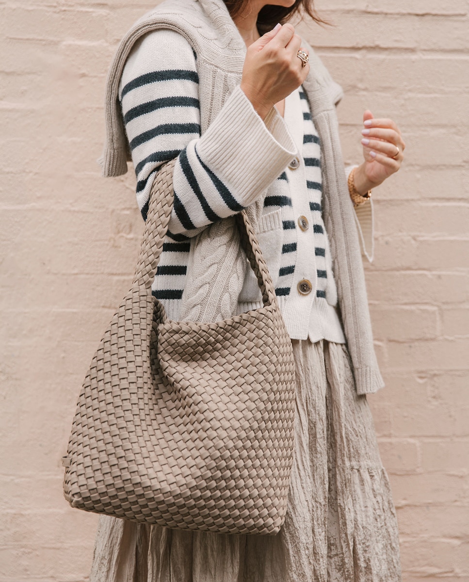 Mala Hobo Entrançada Modelo Nomad Bege-7