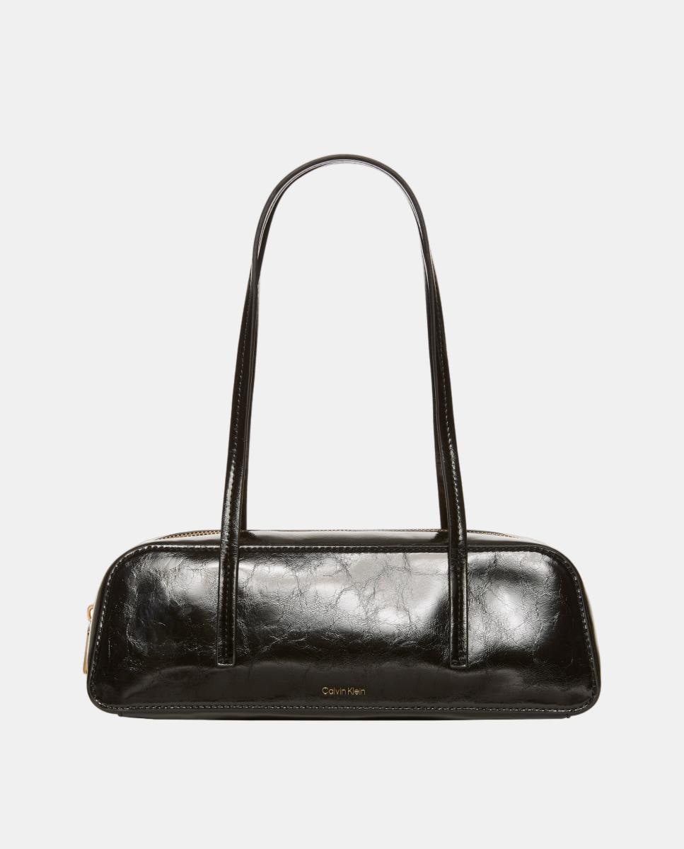 Imagen 0 de Bolso de hombro alargado Calvin Klein con acabado acharolado Negro
