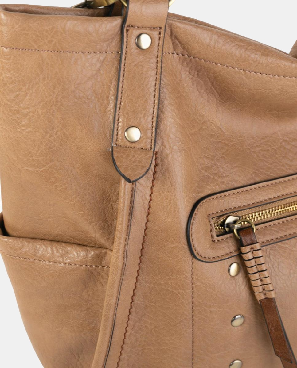 Mala de Ombro Média em Efeito de Pele com Bolso à Frente e Detalhes Metálicos Castanho-claro-3