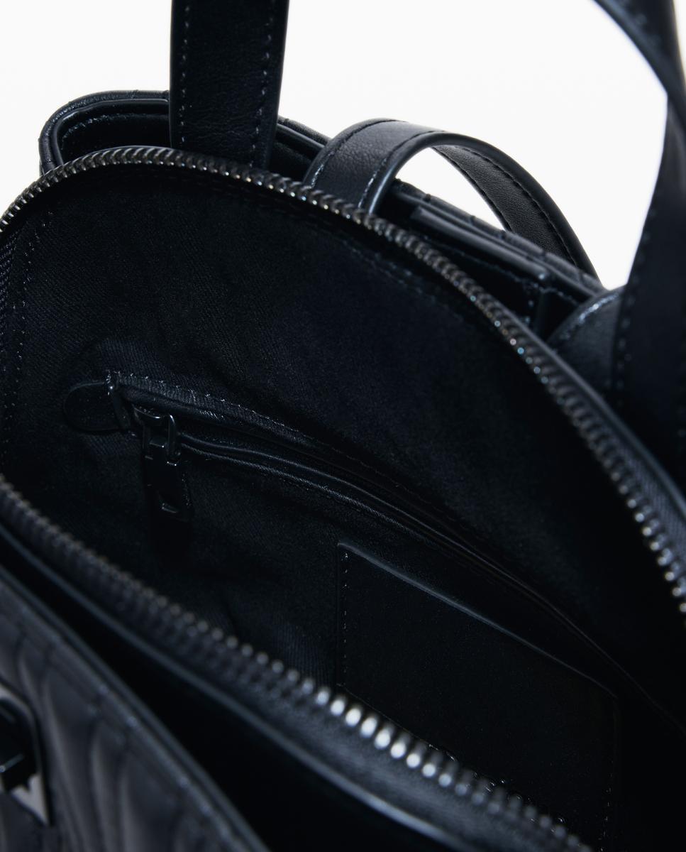 Mochila Pequena com Relevo Preto-4