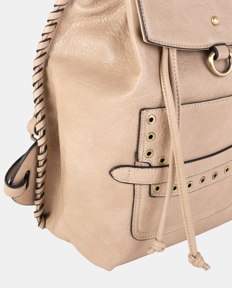 Mochila em PU e Pele com Aba e Rebites Dourados Bege-3