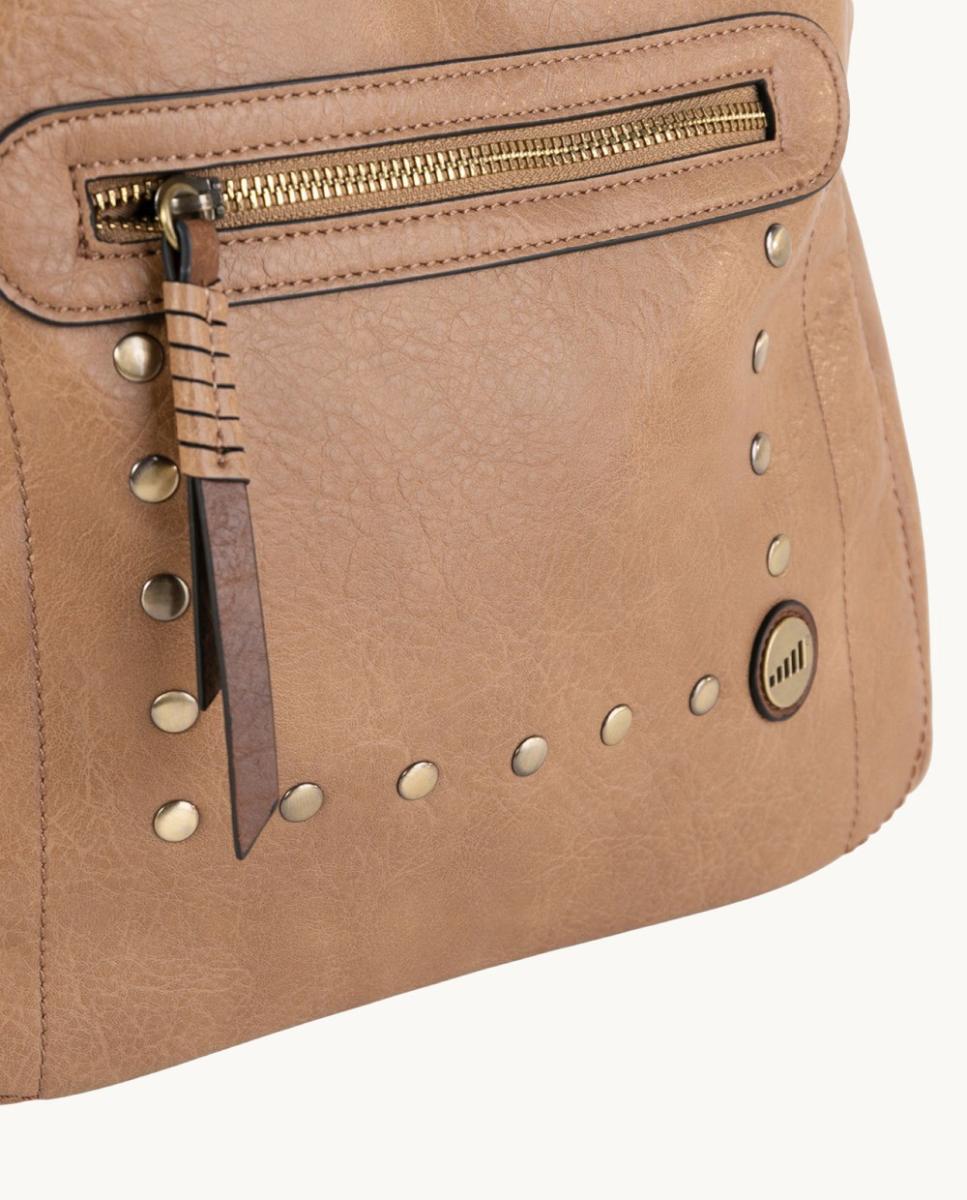 Mochila Média em Efeito de Pele com Bolso à Frente e Detalhes Metálicos Castanho-claro-3