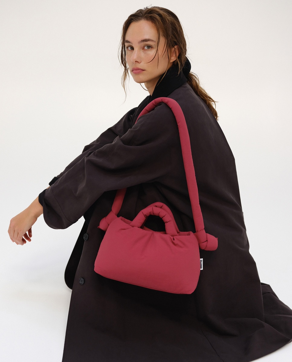 Imagen 4 de Bolso de hombro modelo Mini Ona de Ölend - Lila Rojo