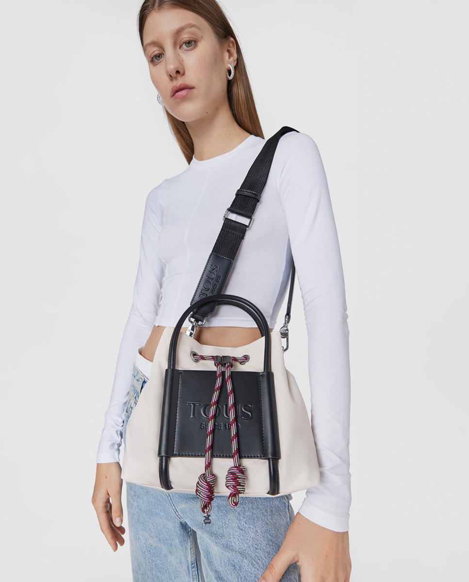 Mala tipo saco Empire de nylon reciclado nude com cordões Nude-2