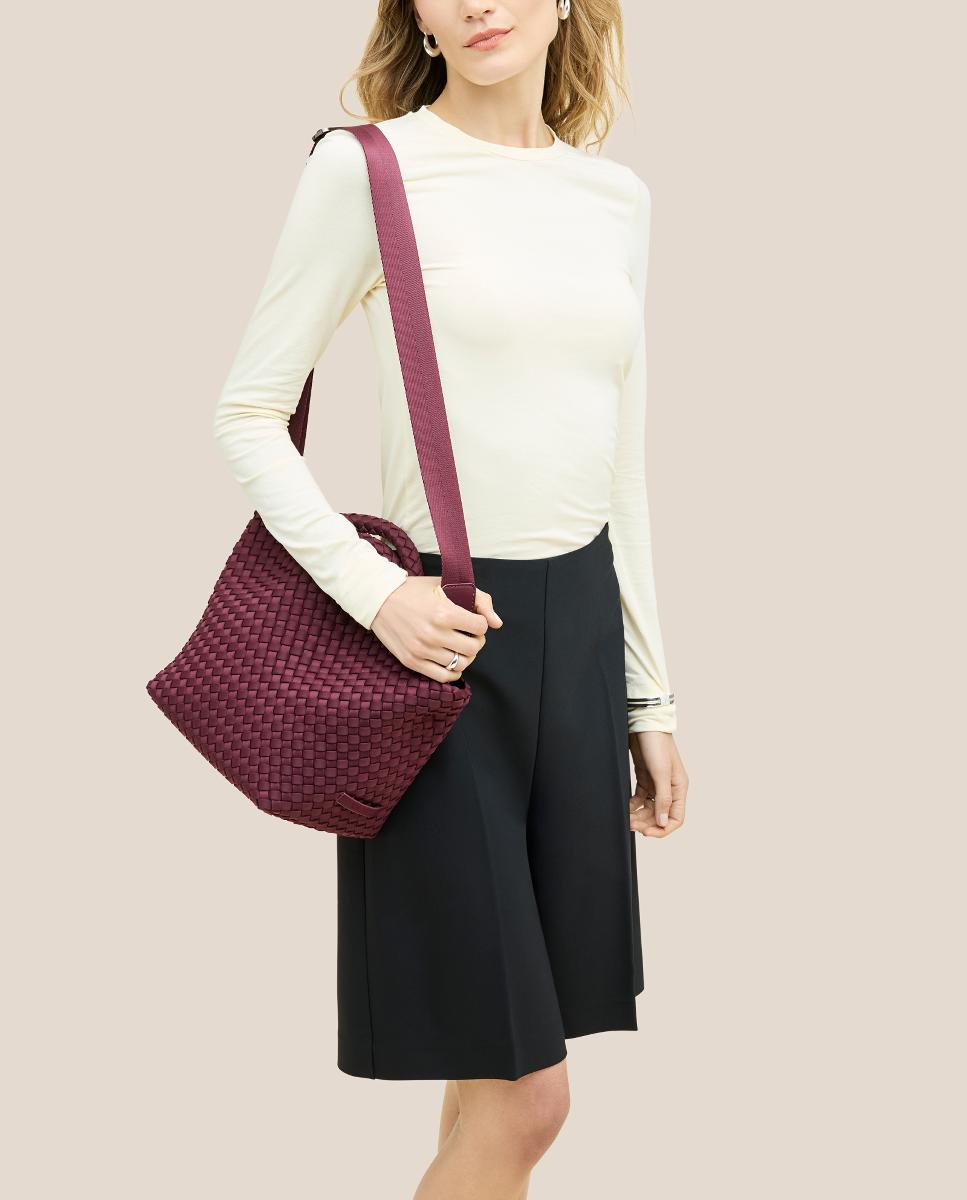 Mala Tipo Tote Pequena Entrançada Modelo St Barths Bordeaux-6