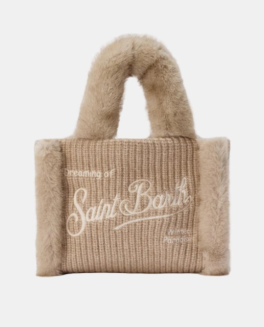 Imagem 0 de Mini Mala Pequena sem Estrutura e com Detalhes de Teddy nos Extremos e nas Alças. Fecho com Botão de Pressão e Bolso Interior.