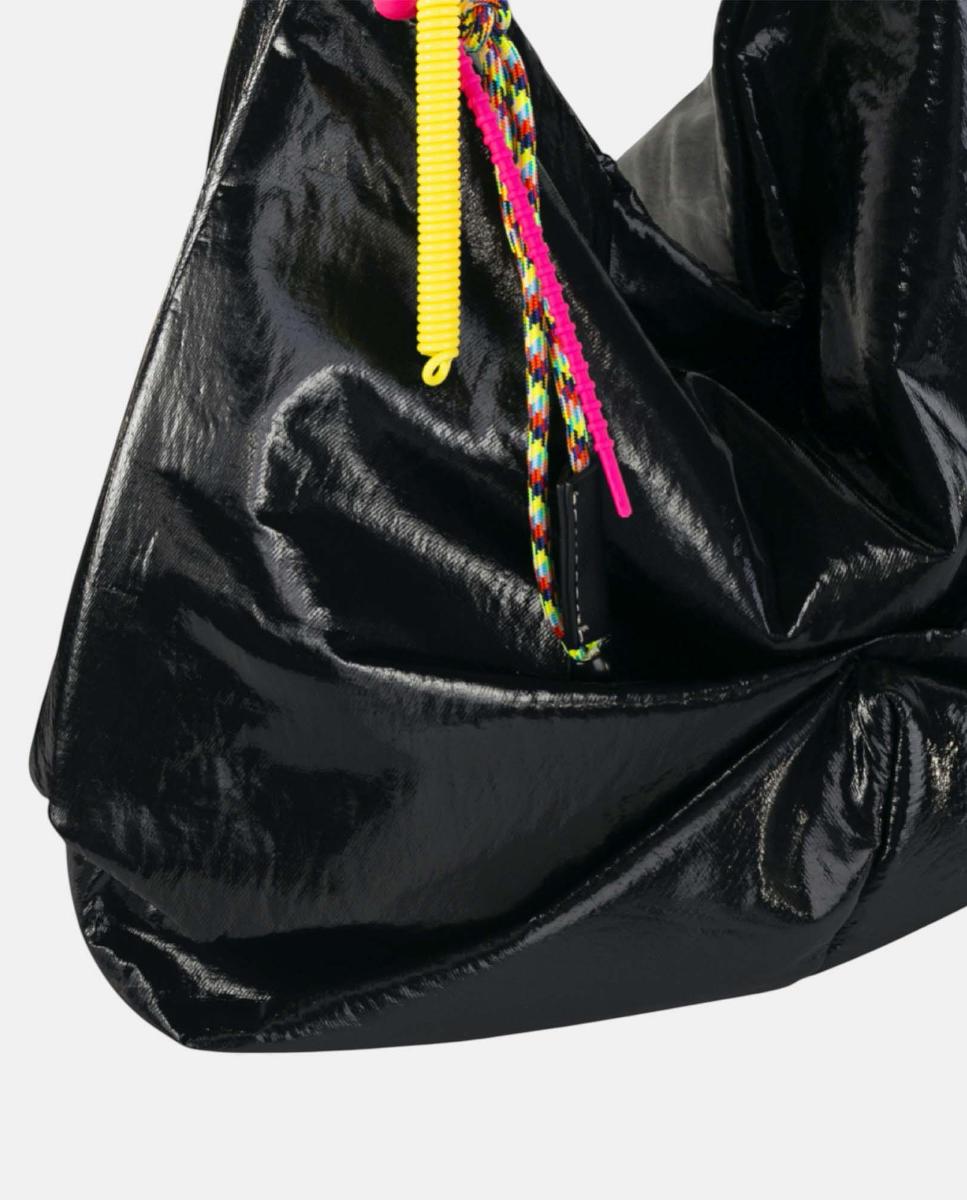 Mala Hobo Espaçosa de Nylon em Acabamento Crinkle com Fecho de Correr e Alça Entrelaçada Preto-3