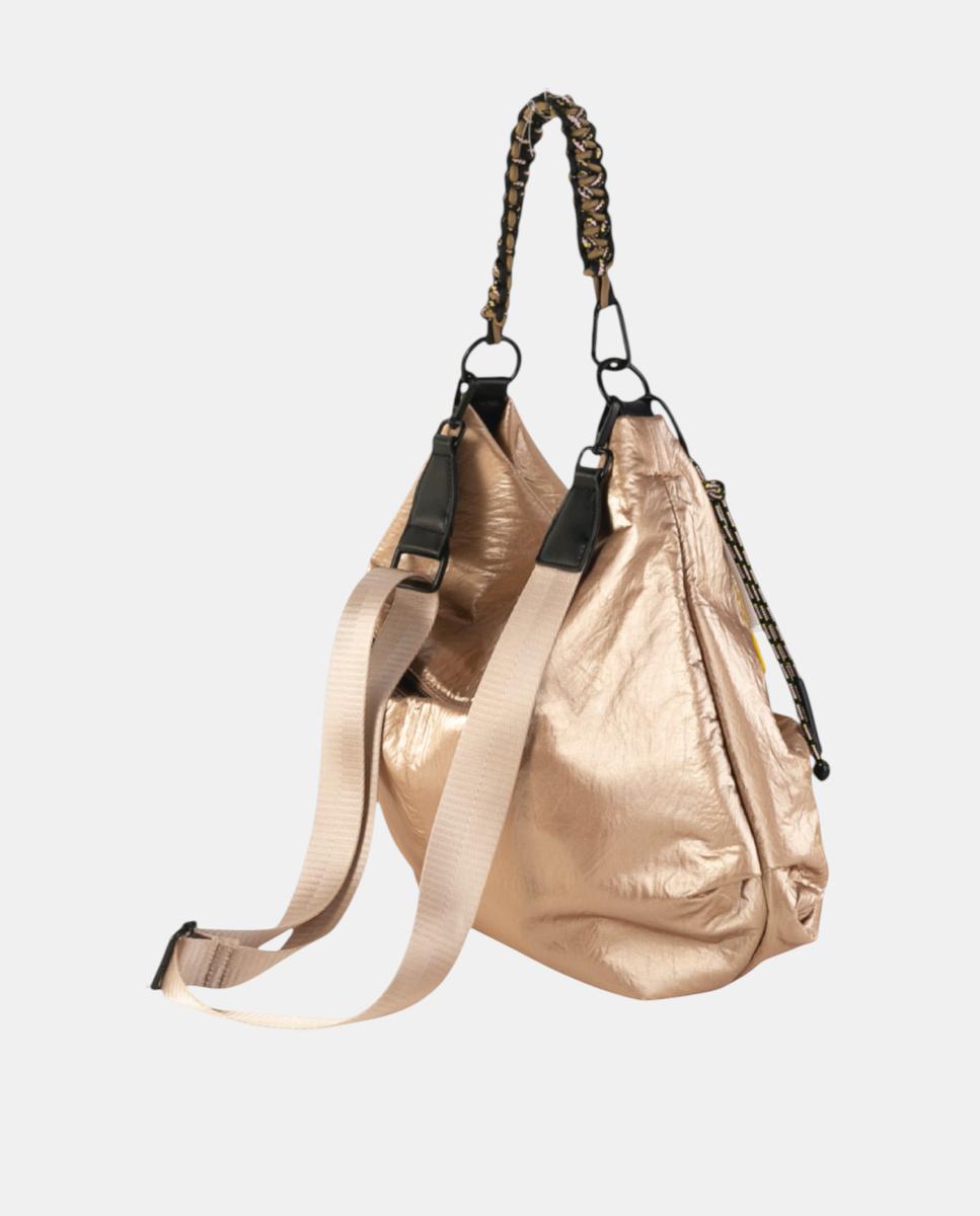 Mala Hobo Espaçosa de Nylon em Acabamento Crinkle com Fecho de Correr e Alça Entrelaçada Ouro-2
