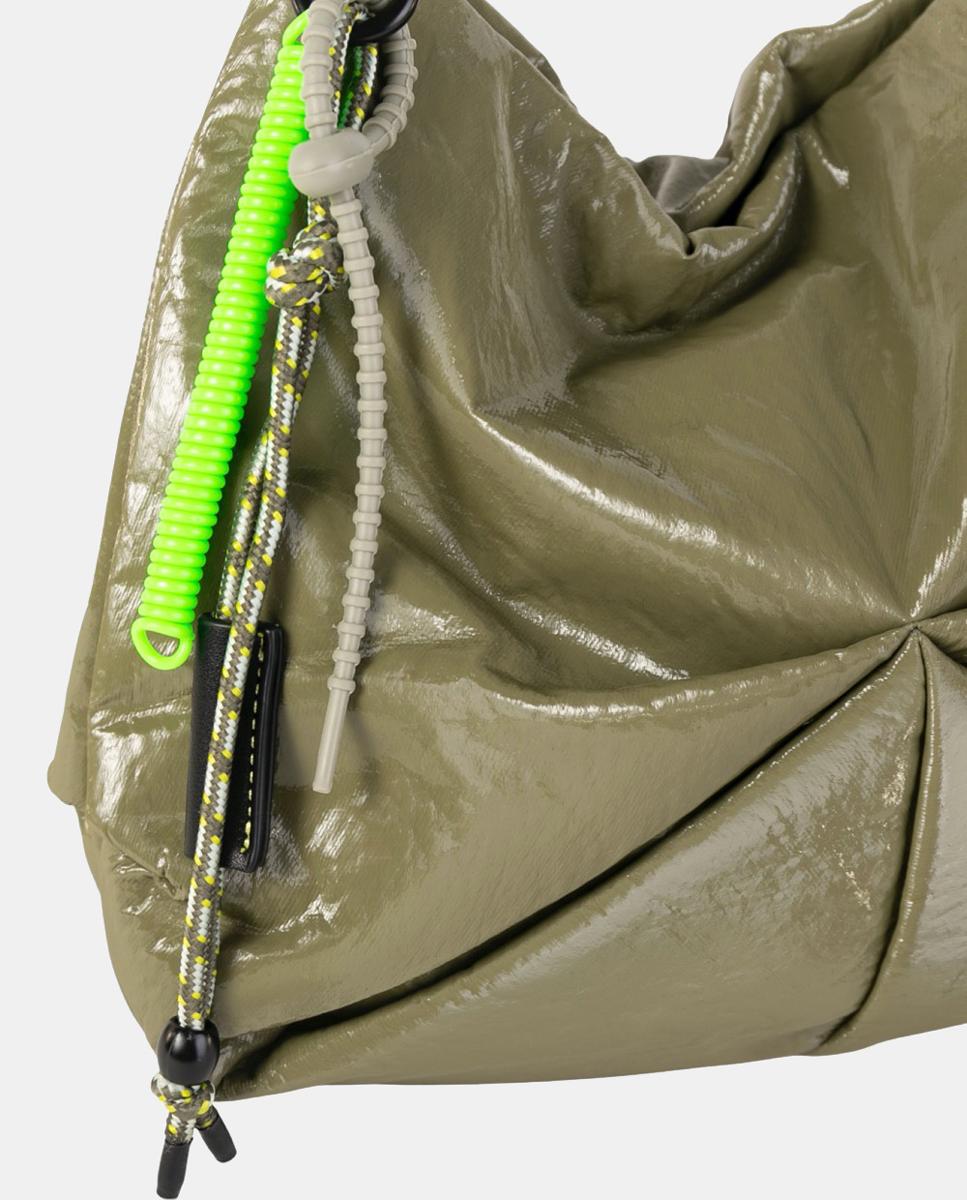 Mala a Tiracolo em Nylon Crinkle com Fecho de Correr e Alça Comprida Ajustável Caqui-3