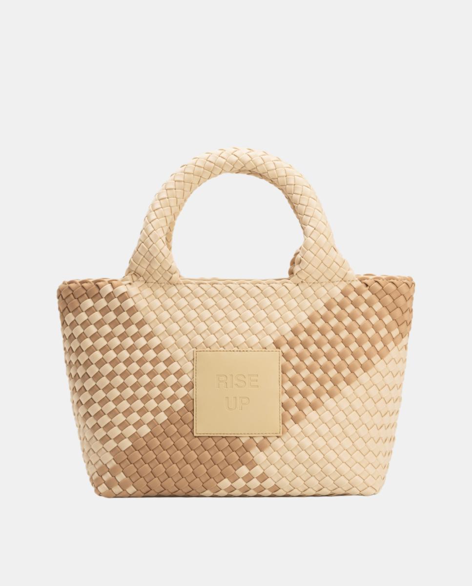 Imagen 0 de Bolso bandolera de neopreno trenzado con asa larga Beige