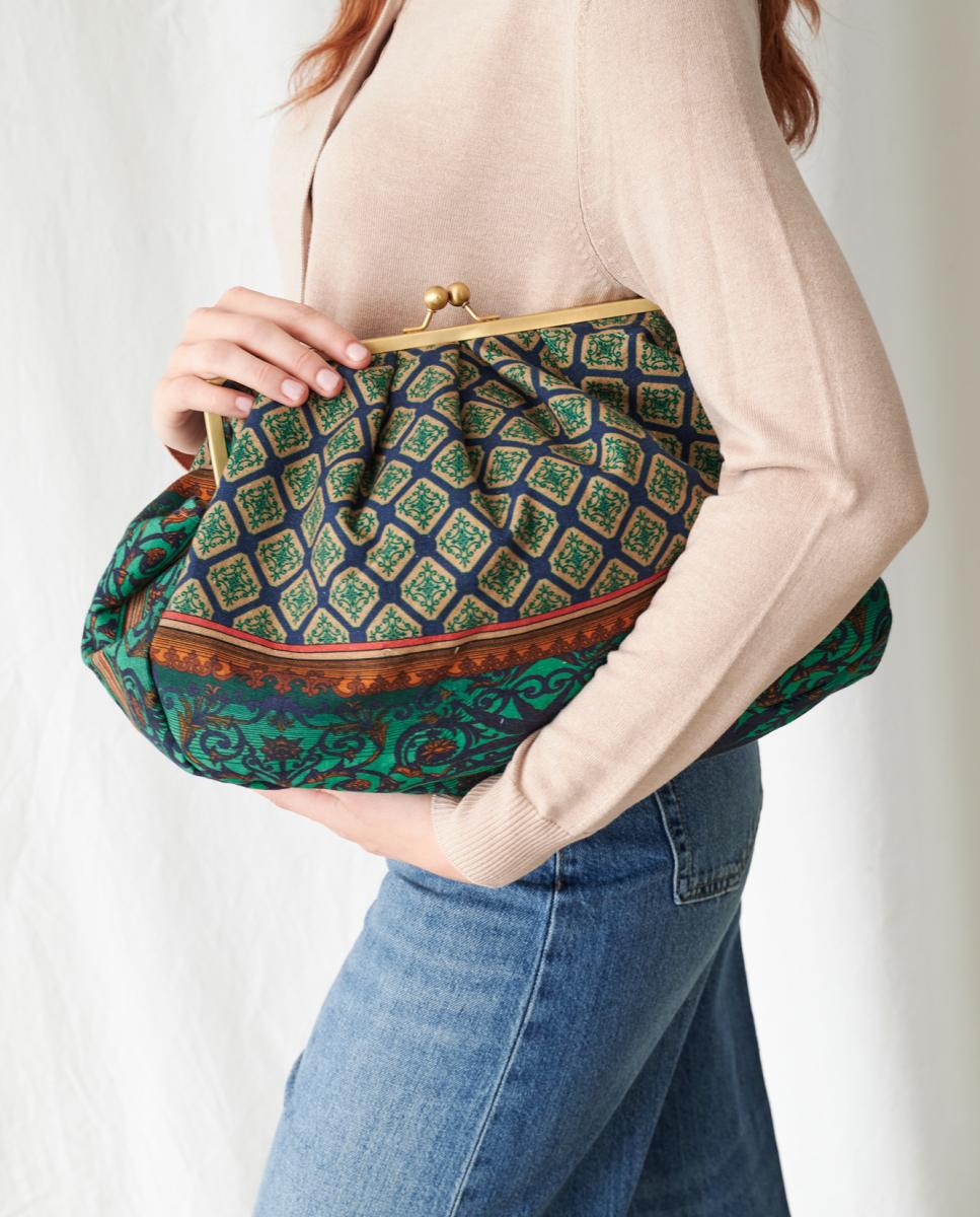 Mala Clutch Amulet Emerald Verde-2