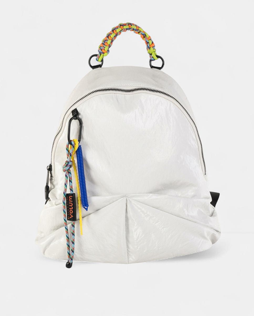 Imagem 0 de Mochila de Tamanho Médio em Nylon Crinkle com Fecho de Correr e Alça Entrelaçada Decorativa