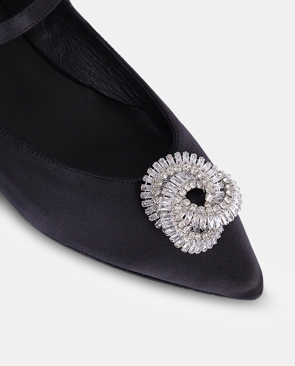 Sapatos de Presilha Knot de Cetim com Adorno de Cristais Preto-3