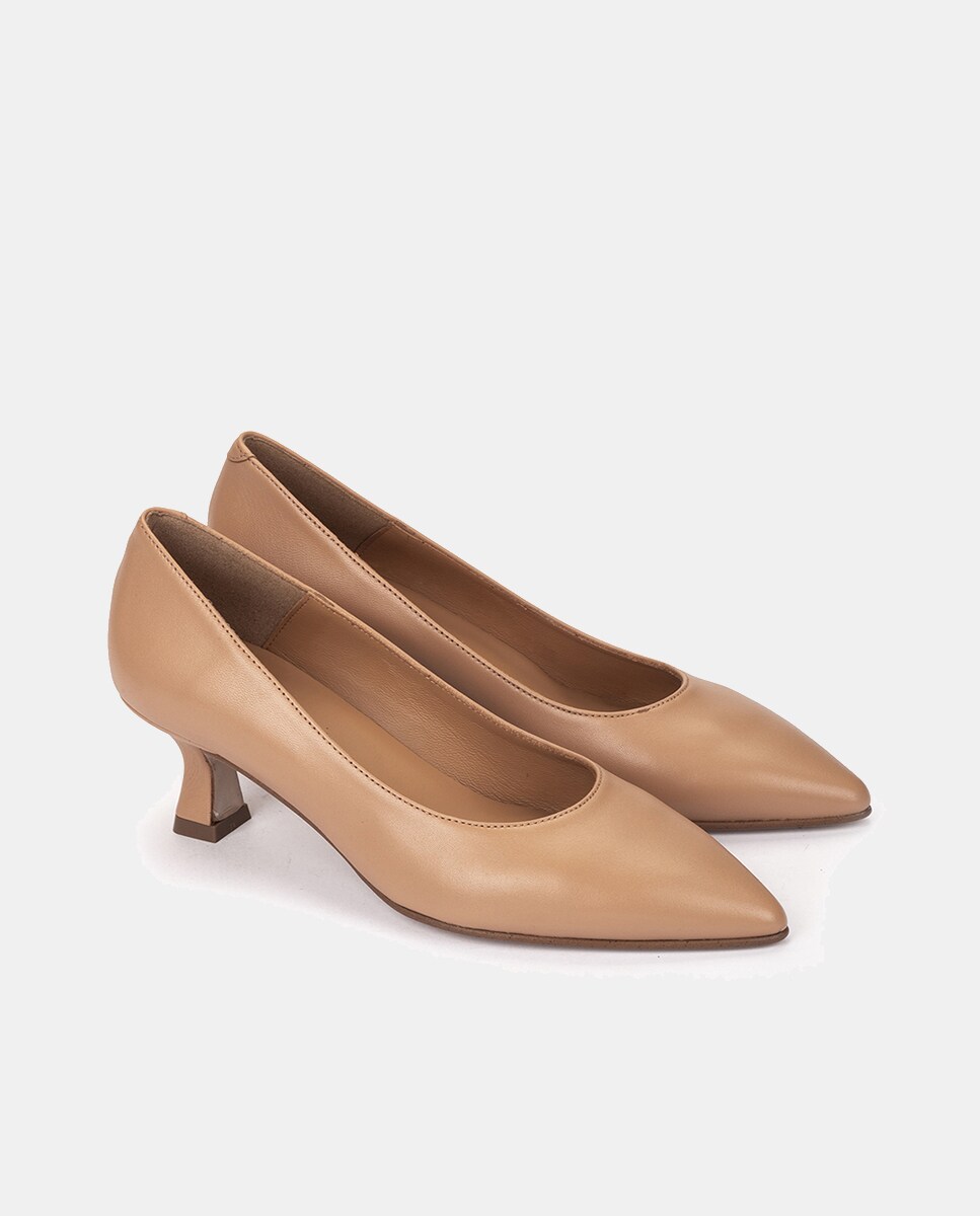 Zapato de salón de mujer en piel con punta · Pedro Miralles