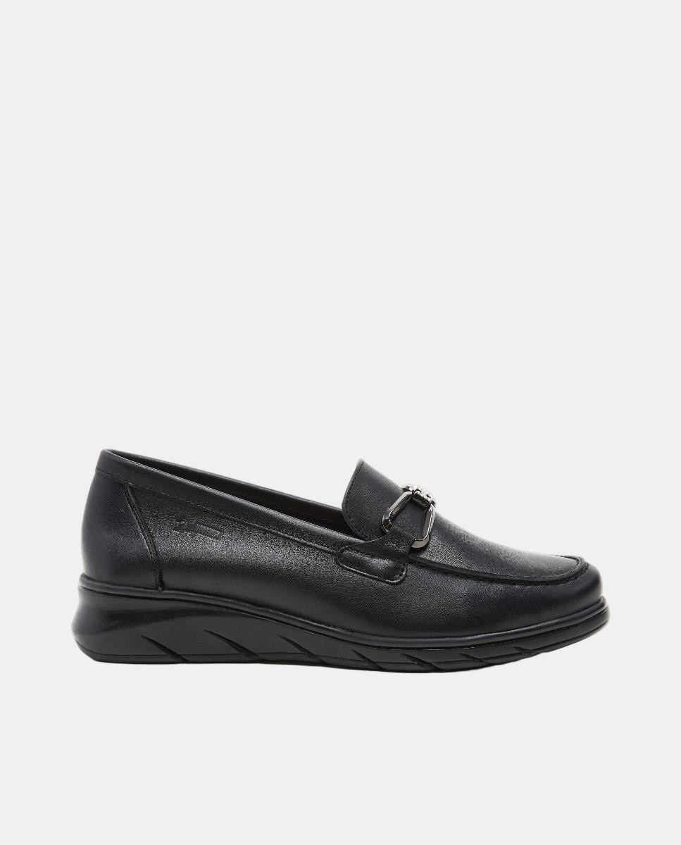 24HRS - Mocasin mujer napa con detalle metálico.