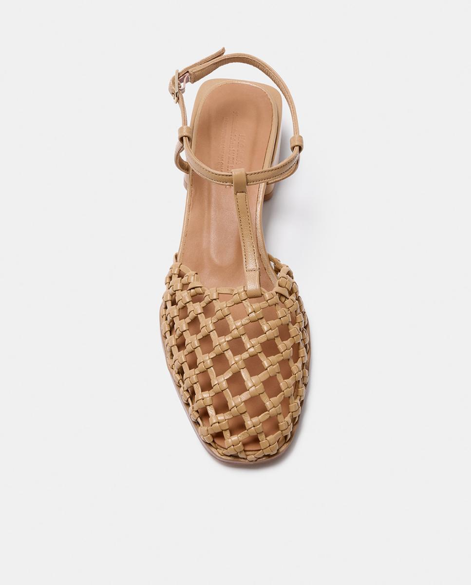 Sapatos em Pele Entrançada com Pulseira e Salto Médio Natural-3