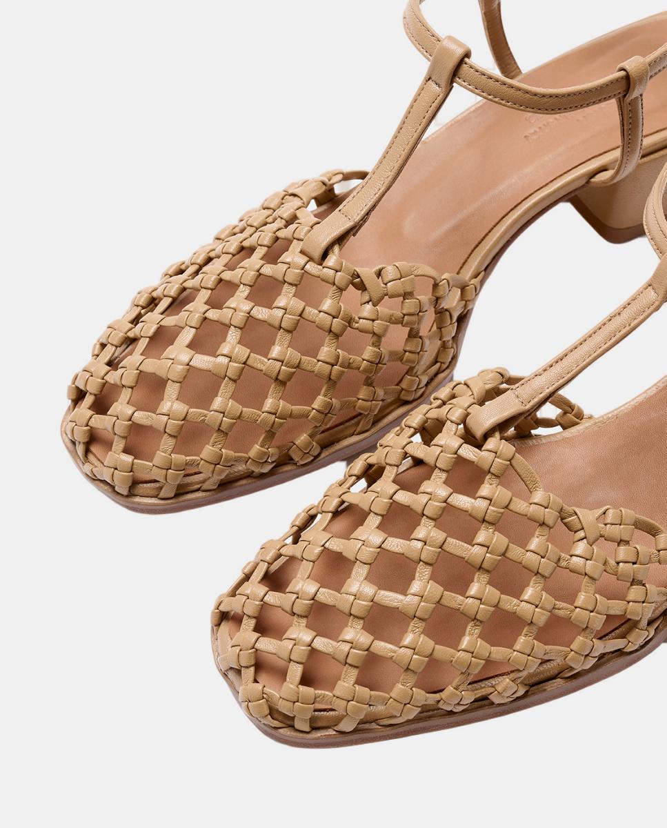 Sapatos em Pele Entrançada com Pulseira e Salto Médio Natural-4