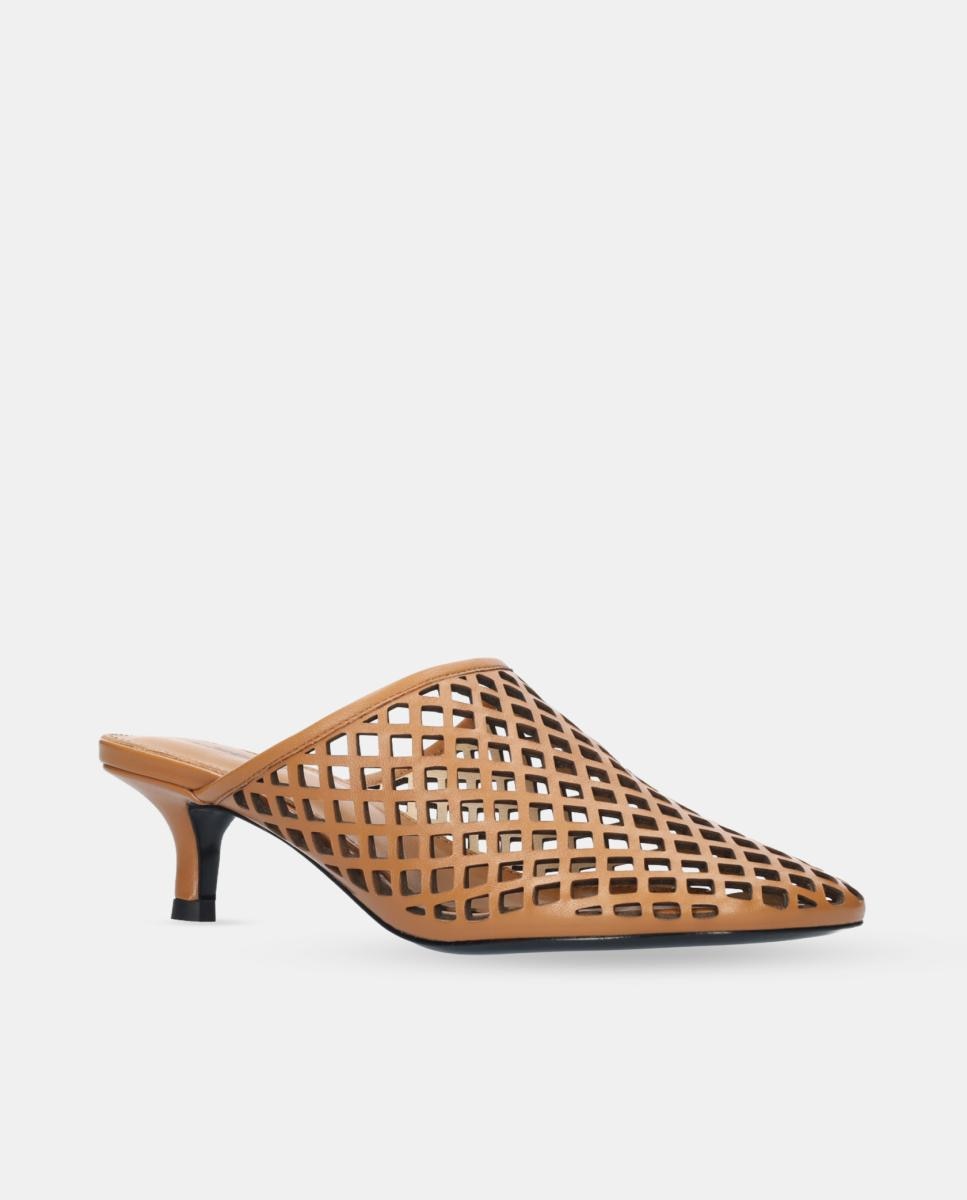 Imagem 0 de Mules em Pele