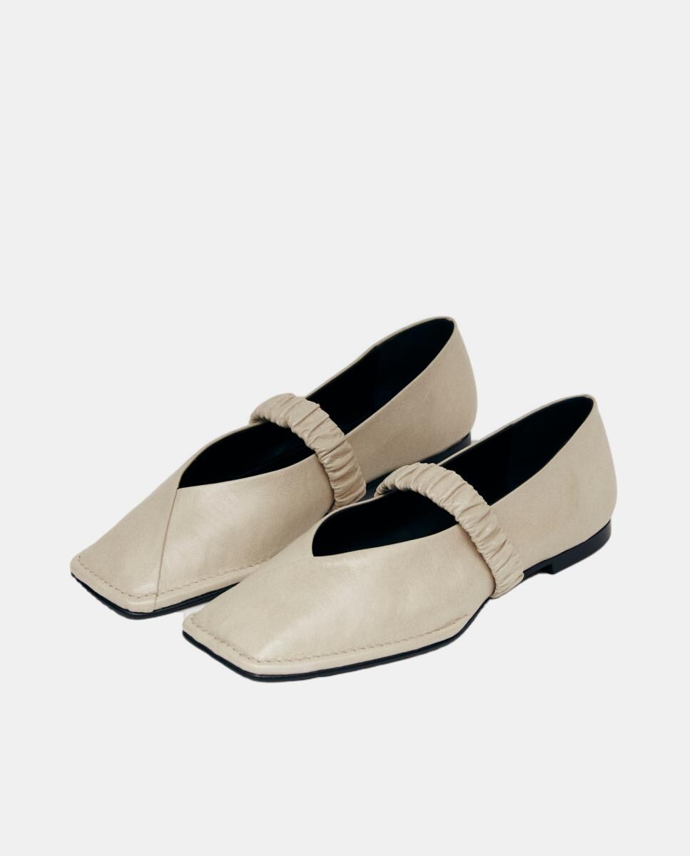 Sabrinas com Biqueira Quadrada Creme-2