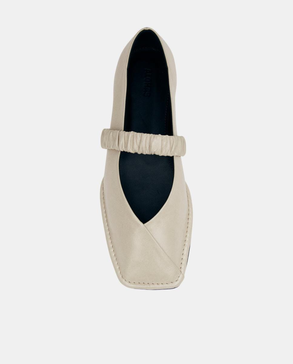 Sabrinas com Biqueira Quadrada Creme-3