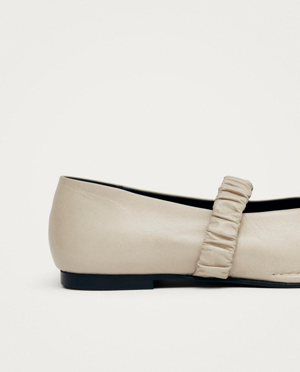 Sabrinas com Biqueira Quadrada Creme-4