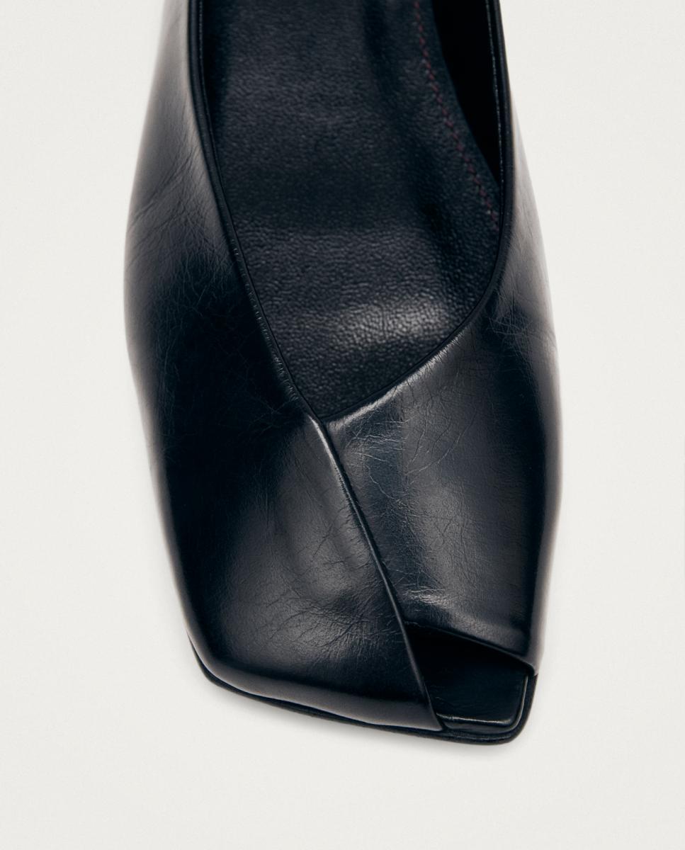 Sabrinas com Biqueira Diagonal Preto-5