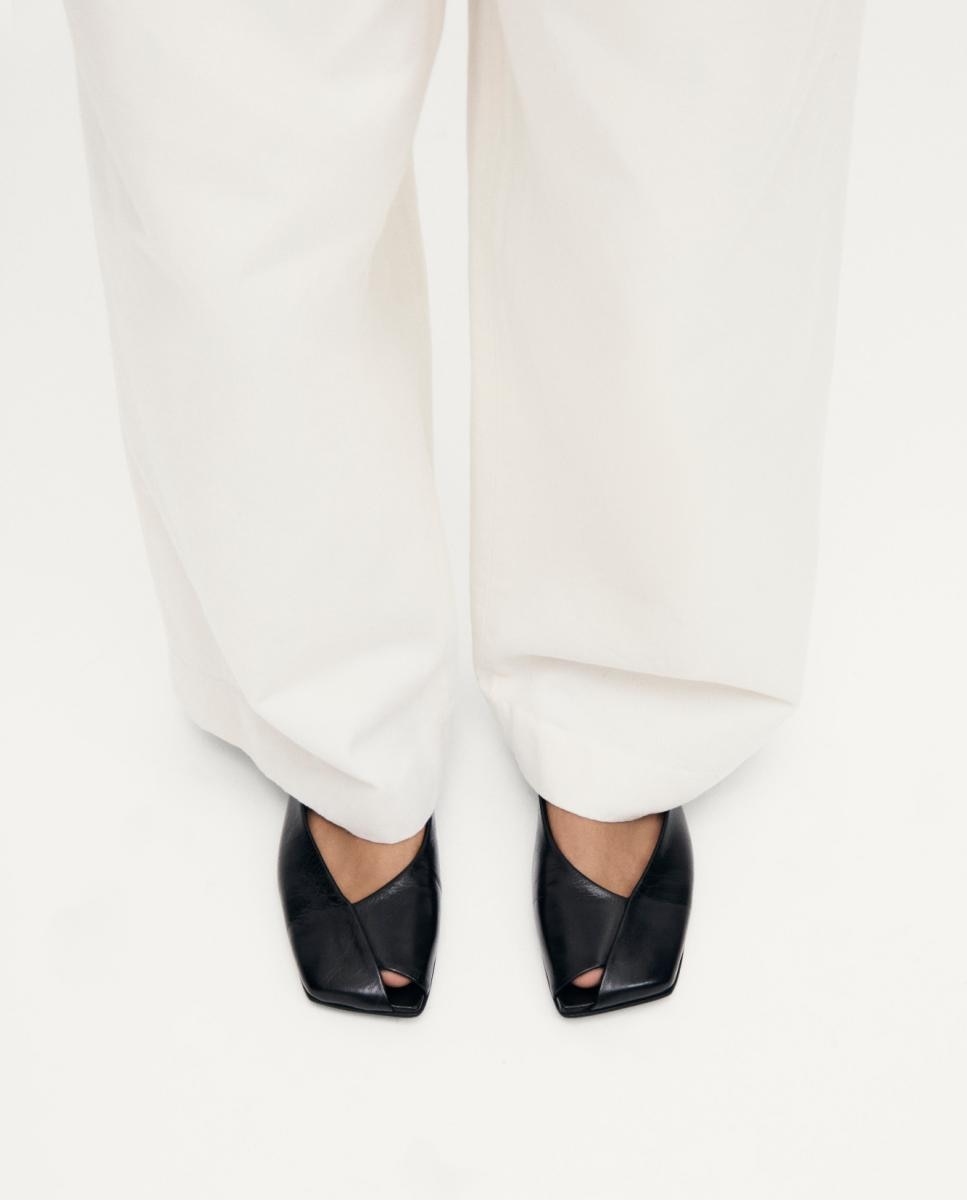 Sabrinas com Biqueira Diagonal Preto-7