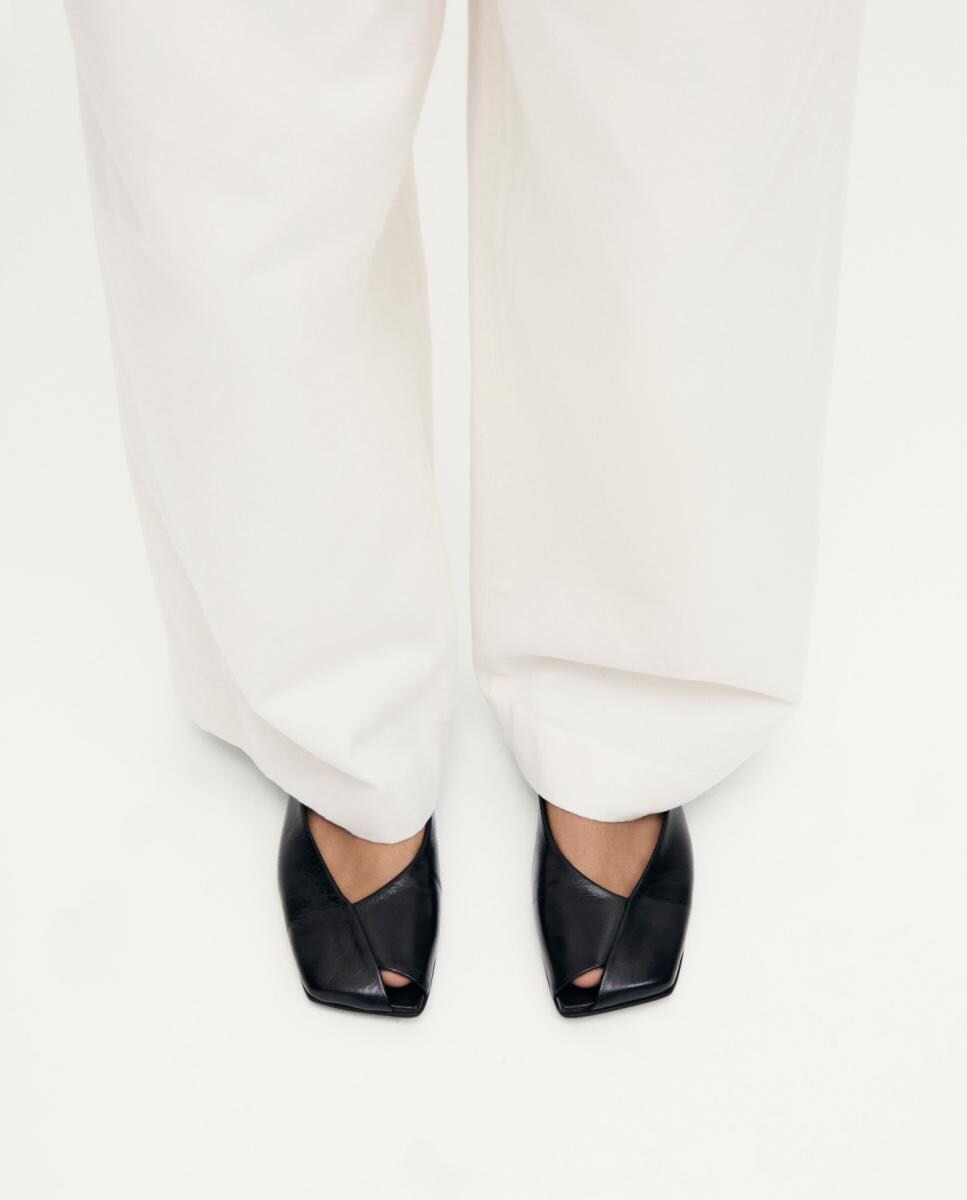 Sabrinas com Biqueira Diagonal Preto-7