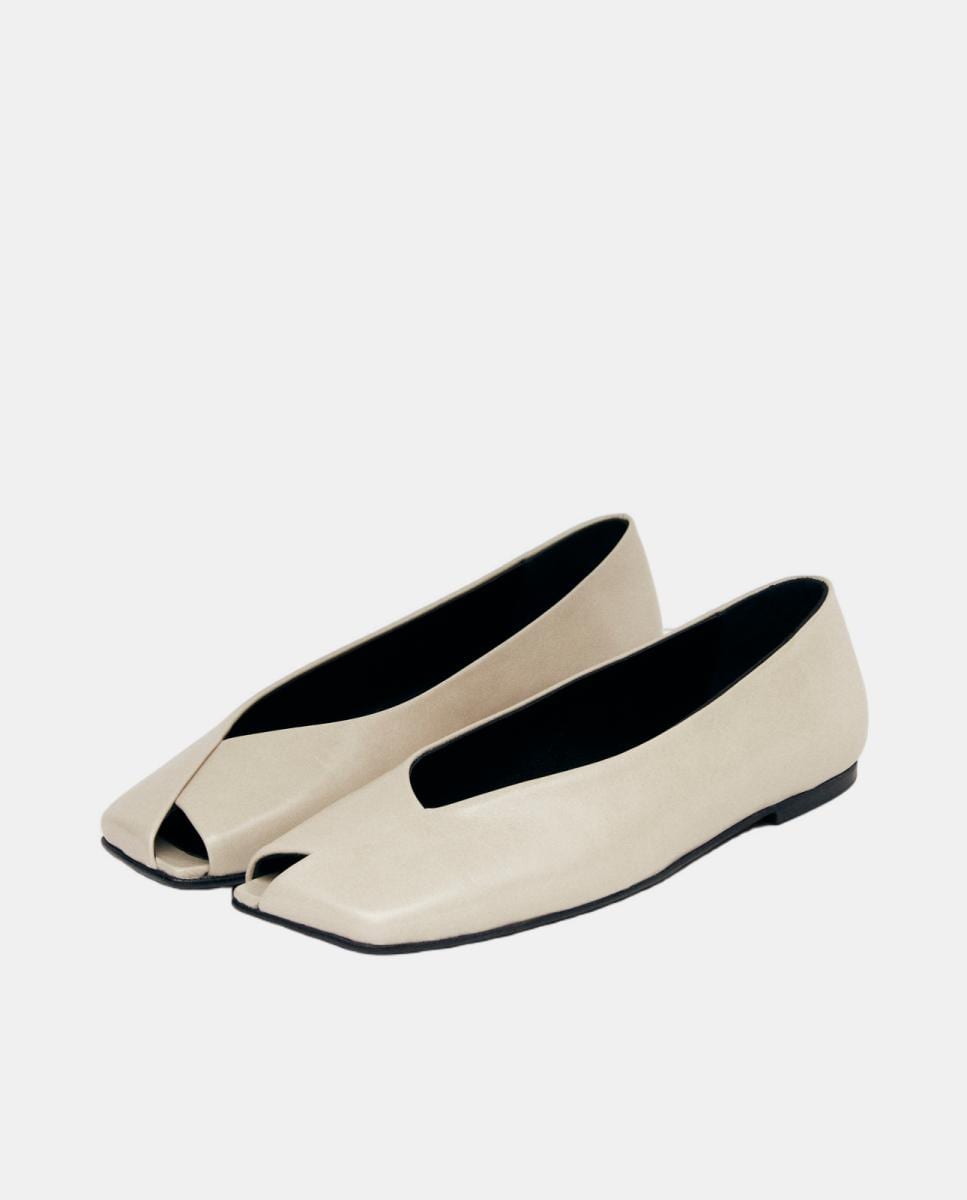 Sabrinas com Biqueira Diagonal Creme-2