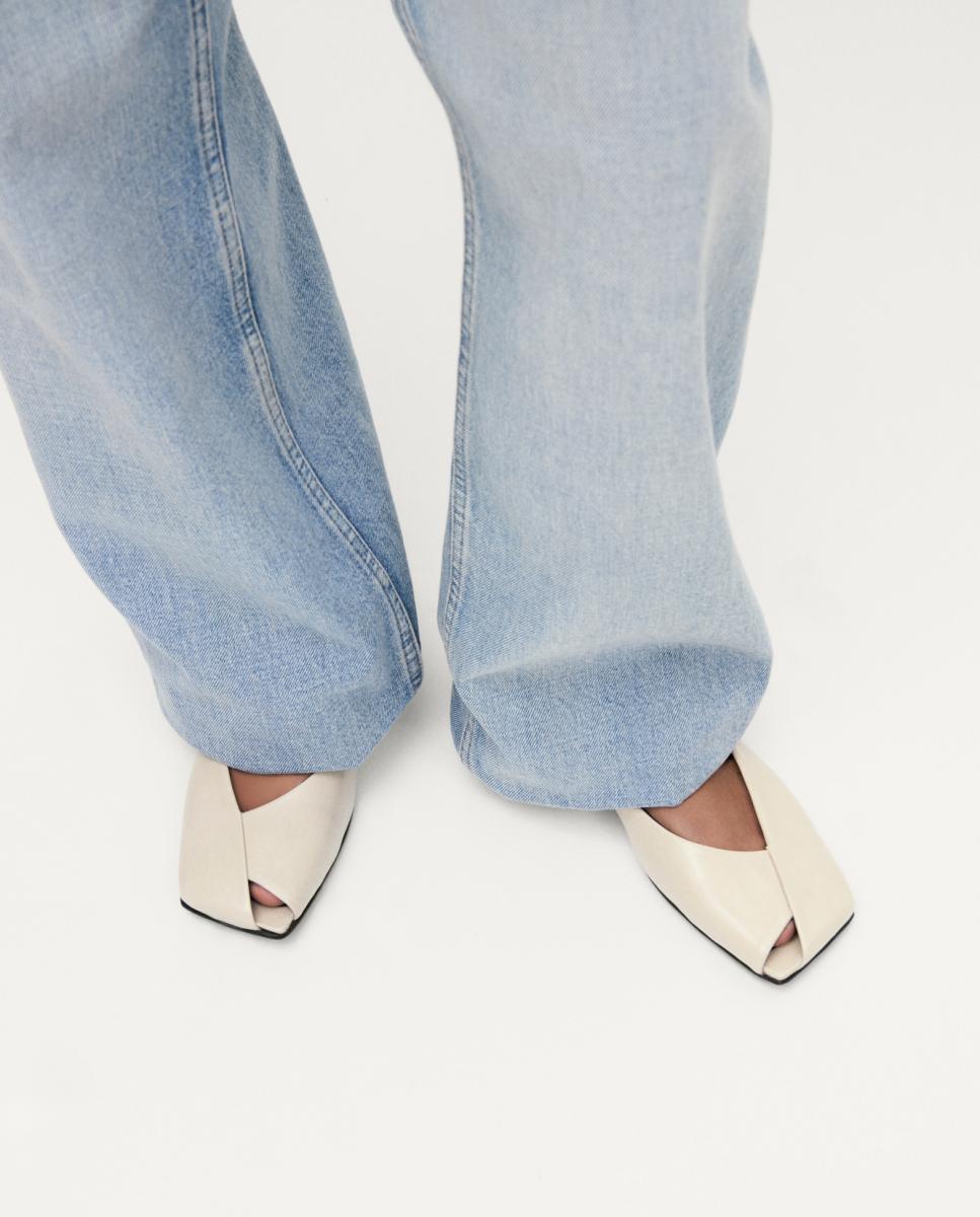 Sabrinas com Biqueira Diagonal Creme-7