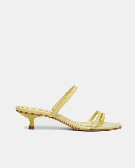 Imagen 0 de Kitten heel sandal in leather