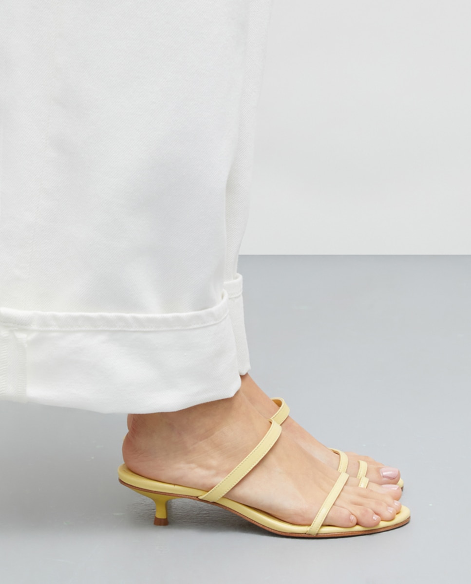 Kitten Heel Sandal In Leather Amarelo-trigo-4