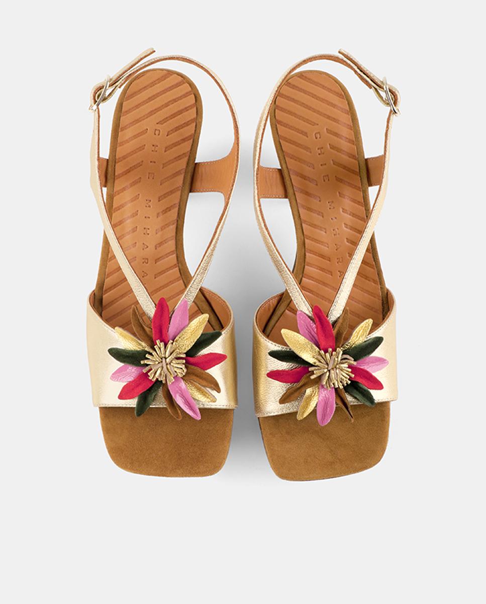 Sandálias em Pele com Flor Multicolor e Salto de 70 mm - Champanhe Prata-4