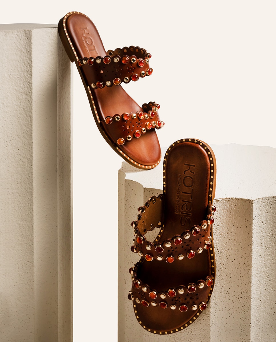 Sandálias em Pele com Missangas Castanho-2