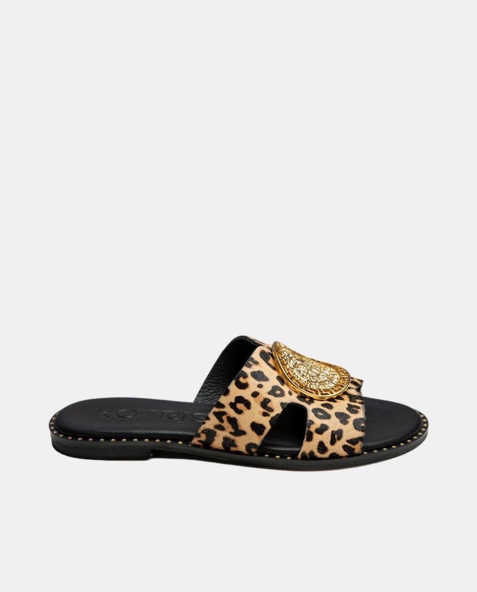 Imagem 0 de Sandálias Rasas com Animal Print e Detalhe Dourado