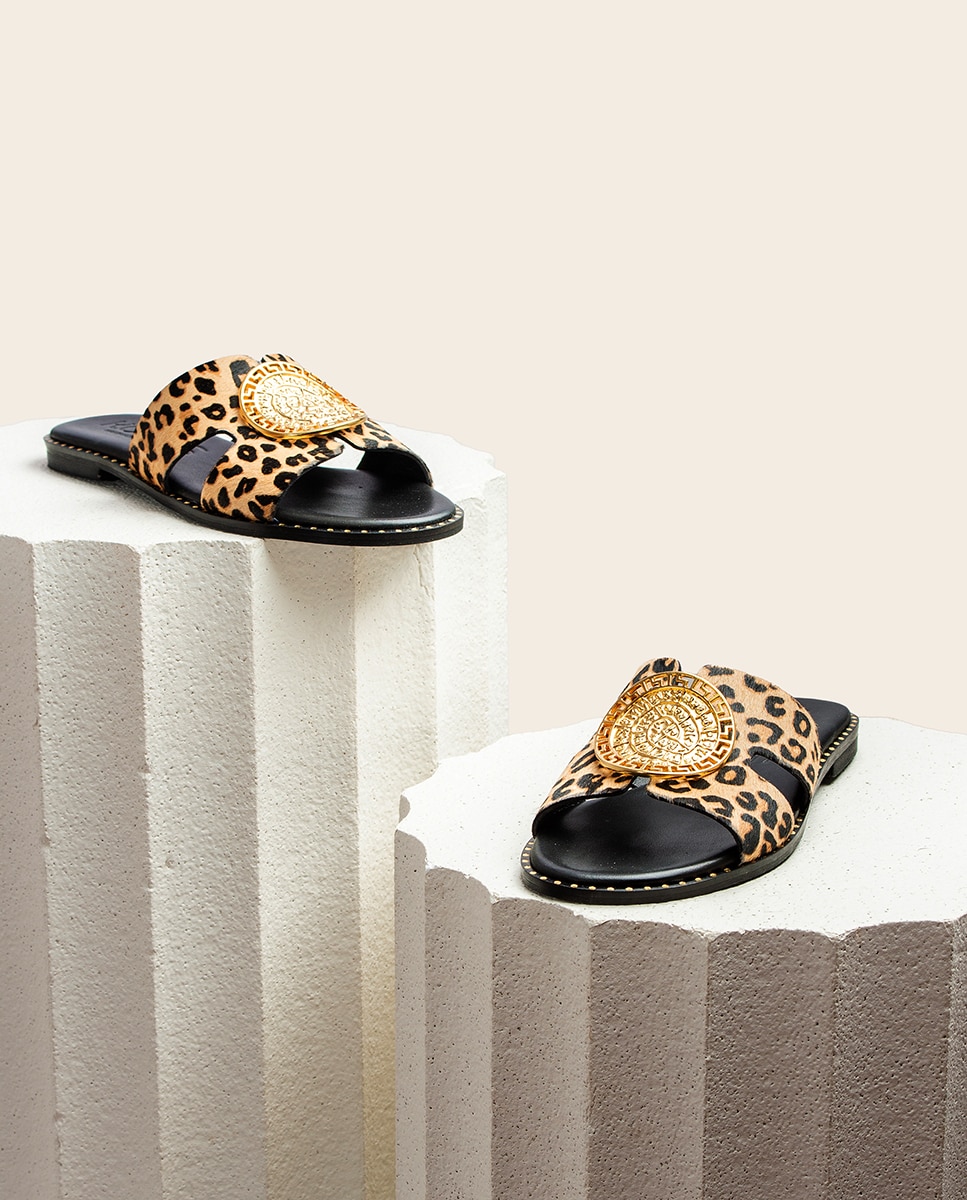 Sandálias Rasas com Animal Print e Detalhe Dourado Castanho-claro-3