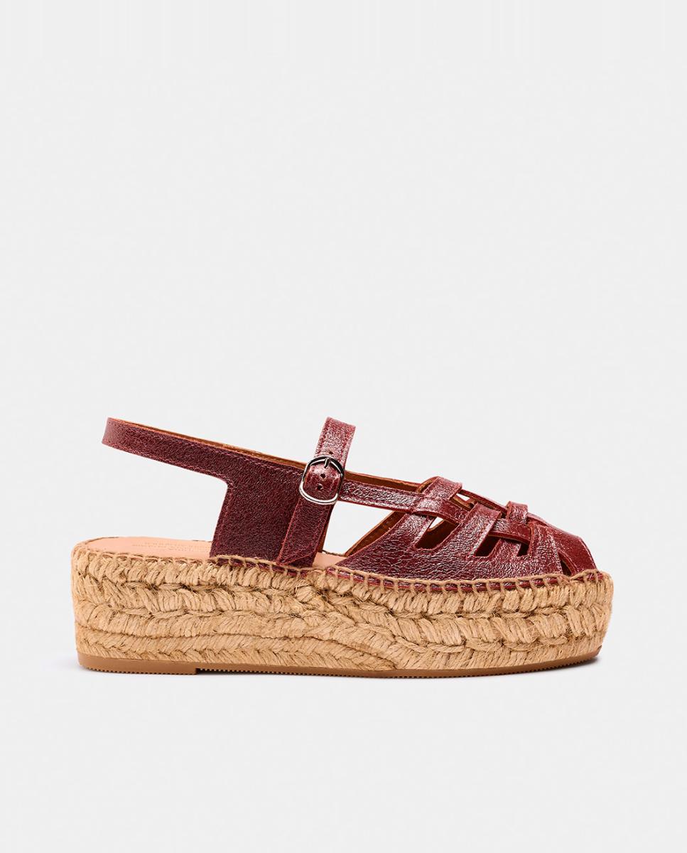 Imagem 0 de Alpercatas Tipo Sandálias em Pele Envernizada com Plataforma