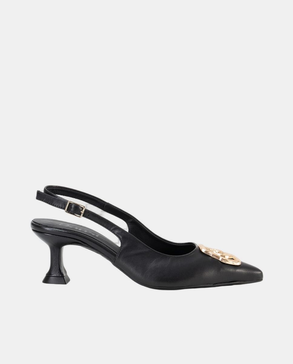 Imagem 0 de Sapatos de Salto em Napa com Adorno Metálico na Biqueira