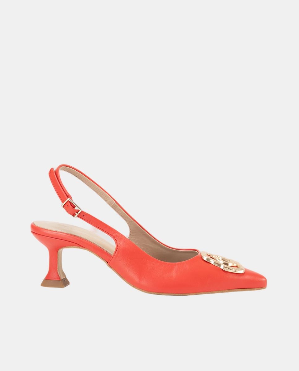 Imagem 0 de Sapatos de Salto em Napa com Adorno Metálico na Biqueira