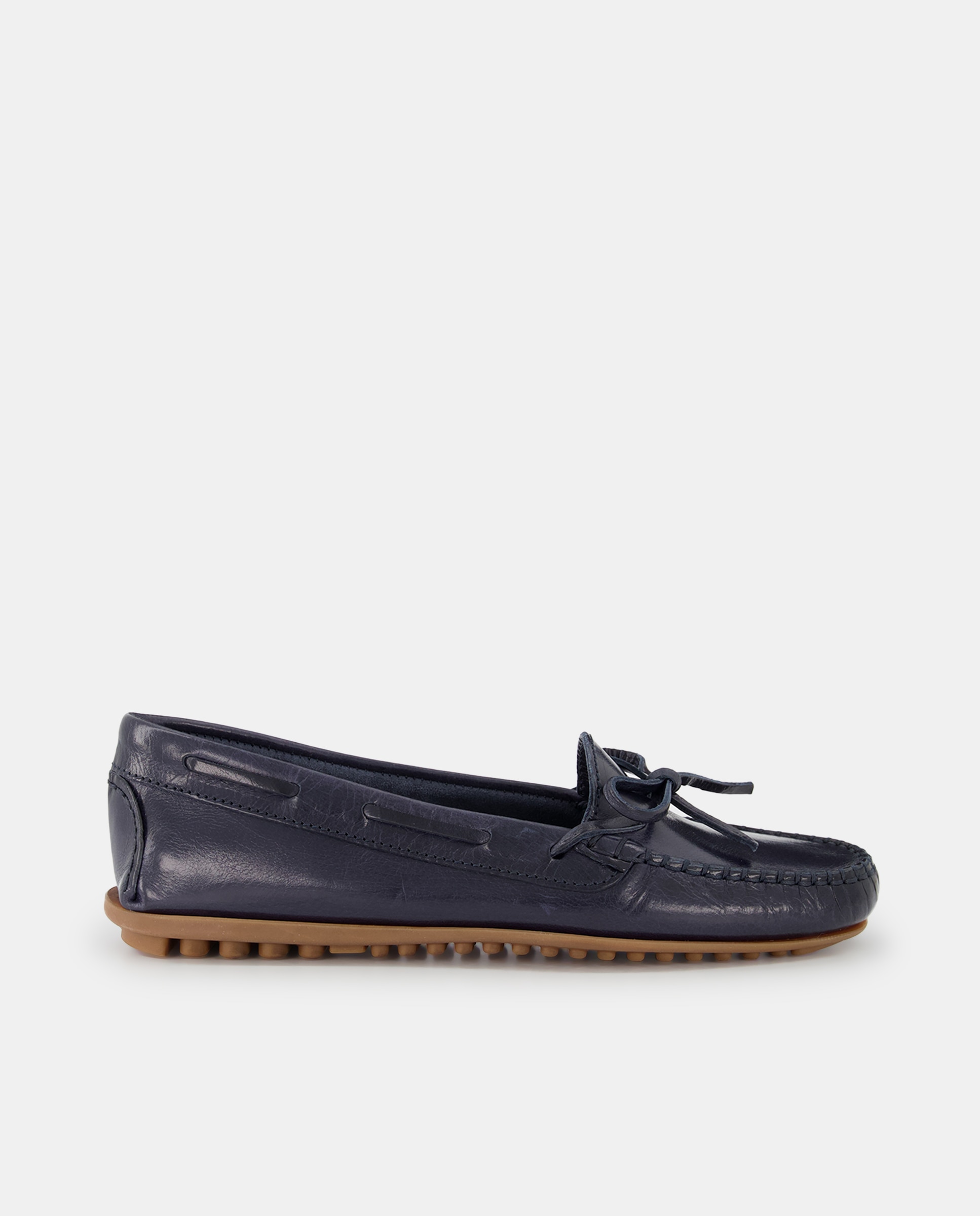 Imagem 0 de Mocassins com Adorno de Laço, Sola de Borracha e em Pele