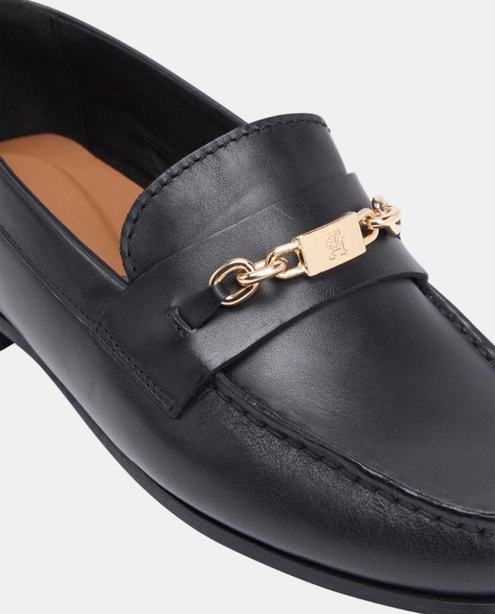 Mocassins em Pele com Corrente Preto-2
