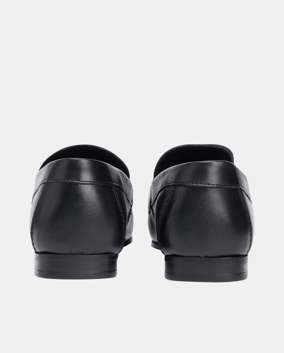 Mocassins em Pele com Corrente Preto-6