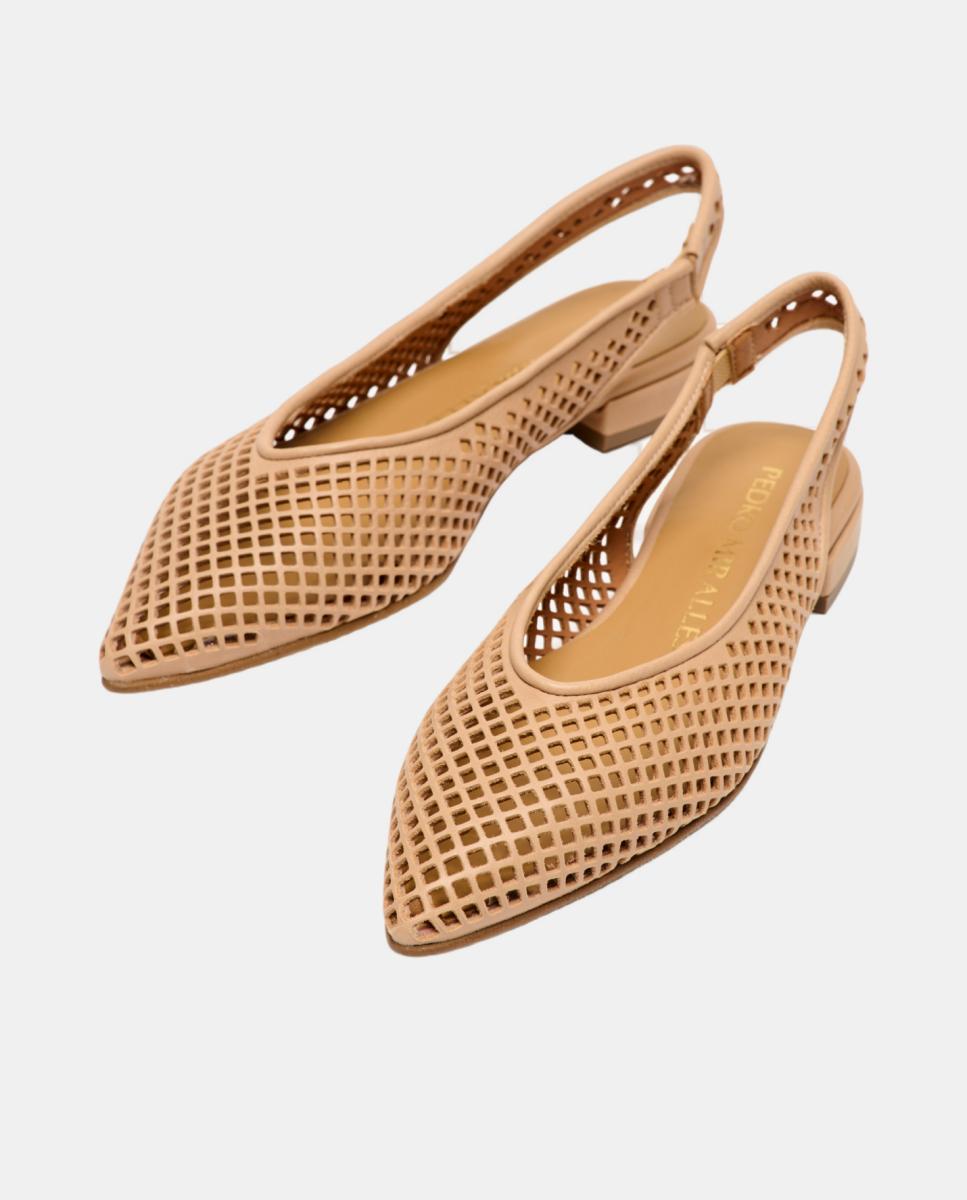 Sapatos Rasos em Pele Perfurada Rosa Nude-2