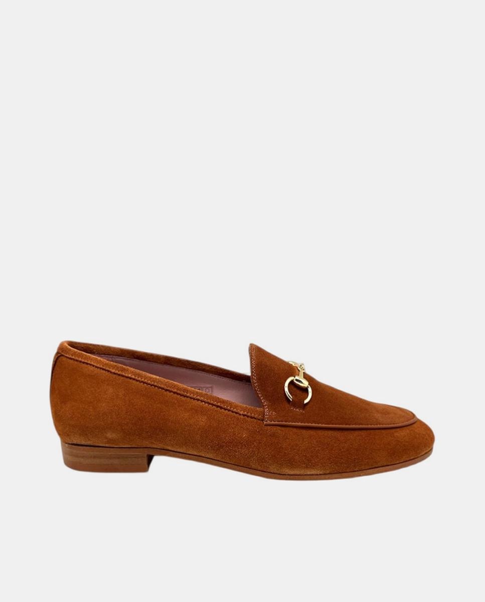 Imagen 1 de Mocasines de mujer en piel serraje y adorno metálico Marrón
