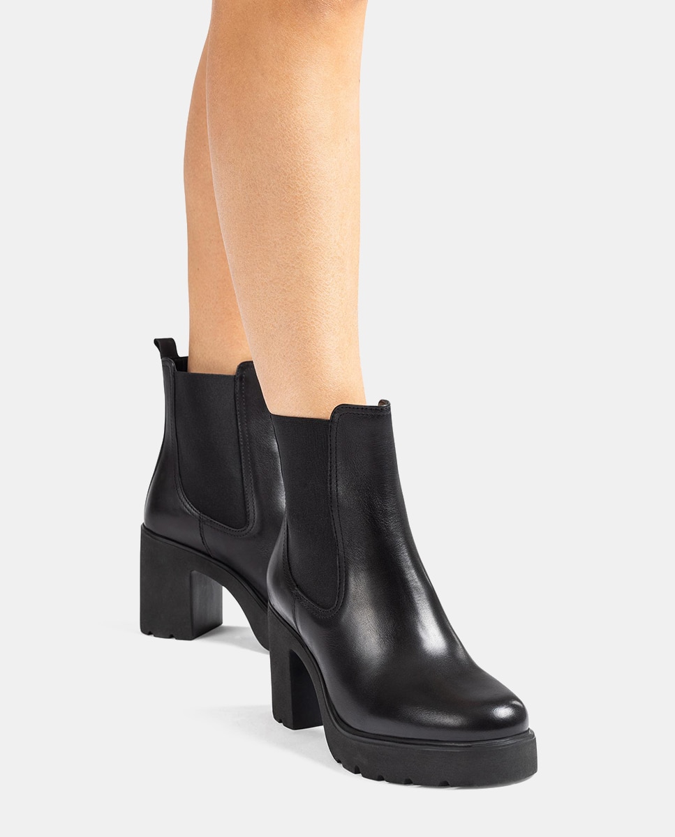 Botins Chelsea em Pele com Biqueira Redonda Preto-5